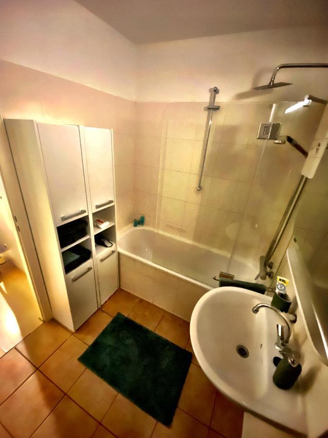 2 Zimmer Apartment mit Blick auf den Kölner Dom Apartment Köln