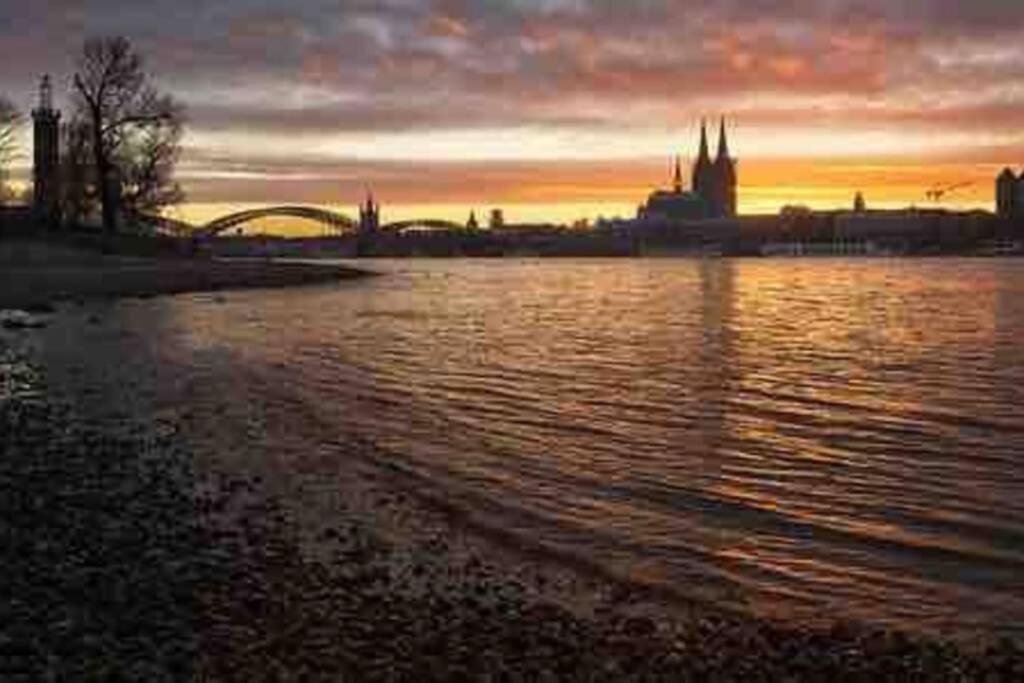 2 Zimmer Apartment mit Blick auf den Kölner Dom Apartment *