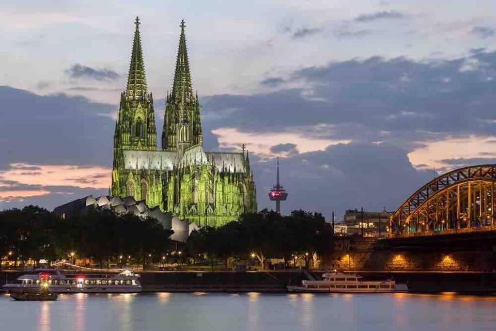 Apartment 2 Zimmer Apartment mit Blick auf den Kölner Dom *